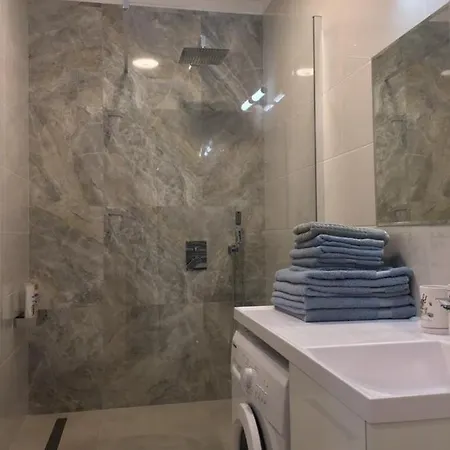Aparthotel Apartment Михаил Колони *